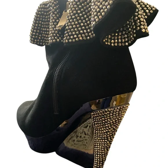 Elegant Black Lady Couture Ankle Boots with Studded Cuff - Picture 3 of 11